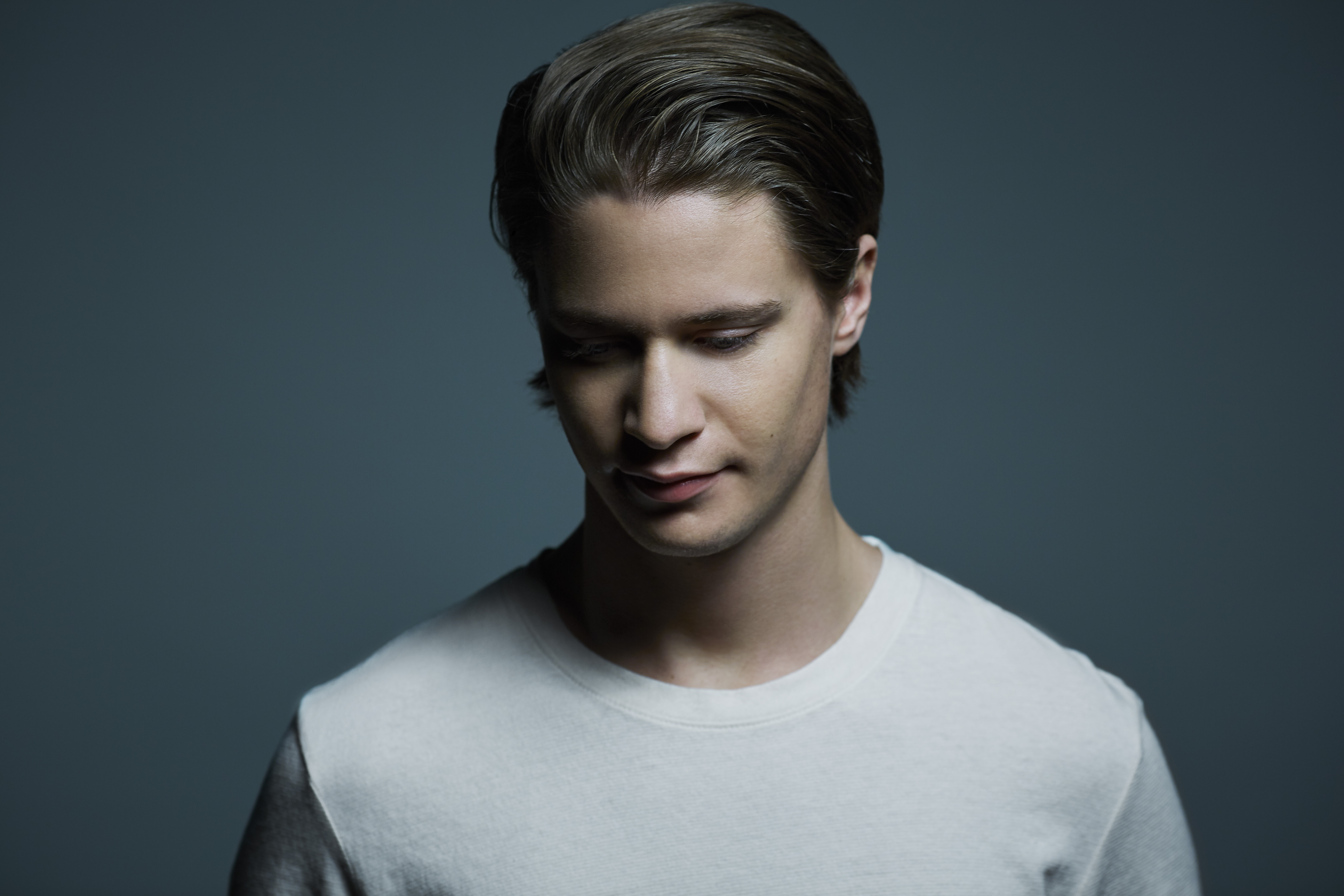 Kygo - Teal Background | Workout playlist, Celebrity workout, Edm dj