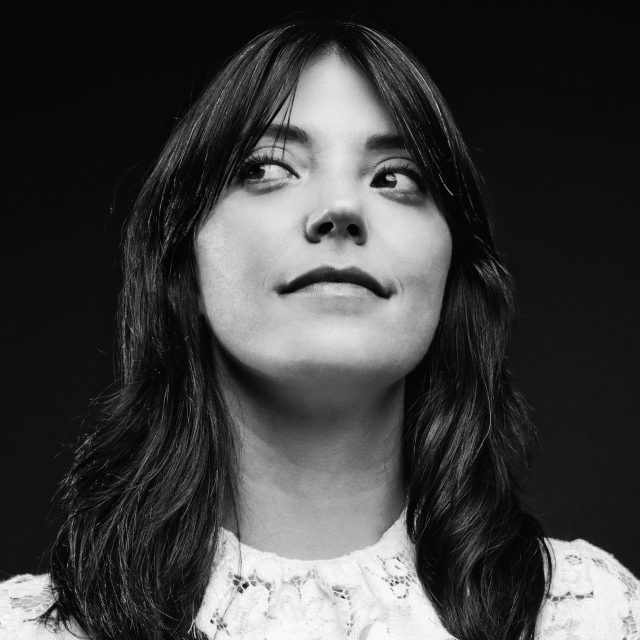 van etten Sharon van etten es una cantante y compositora estadounidense nacida en new jersey, que comenzó su carrera musical en brooklyn, nueva york inmersa dentro de la. van etten Sharon van etten es una cantante y compositora estadounidense nacida en new jersey, que comenzó su carrera musical en brooklyn, nueva york inmersa dentro de la.