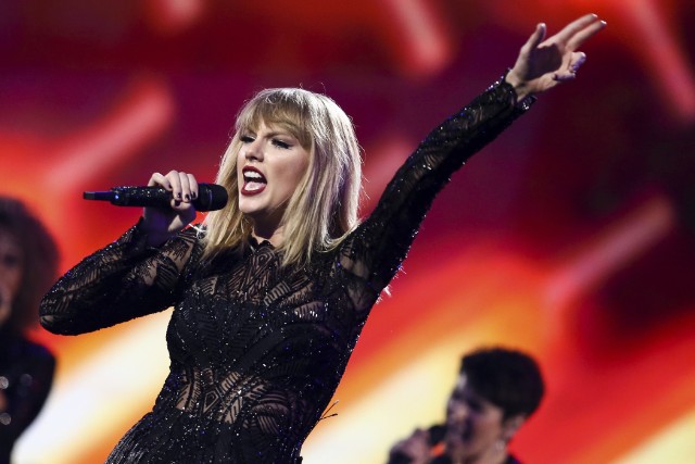 Taylor Swift Threatens to Sue Writer of Negative Article, ACLU Responds