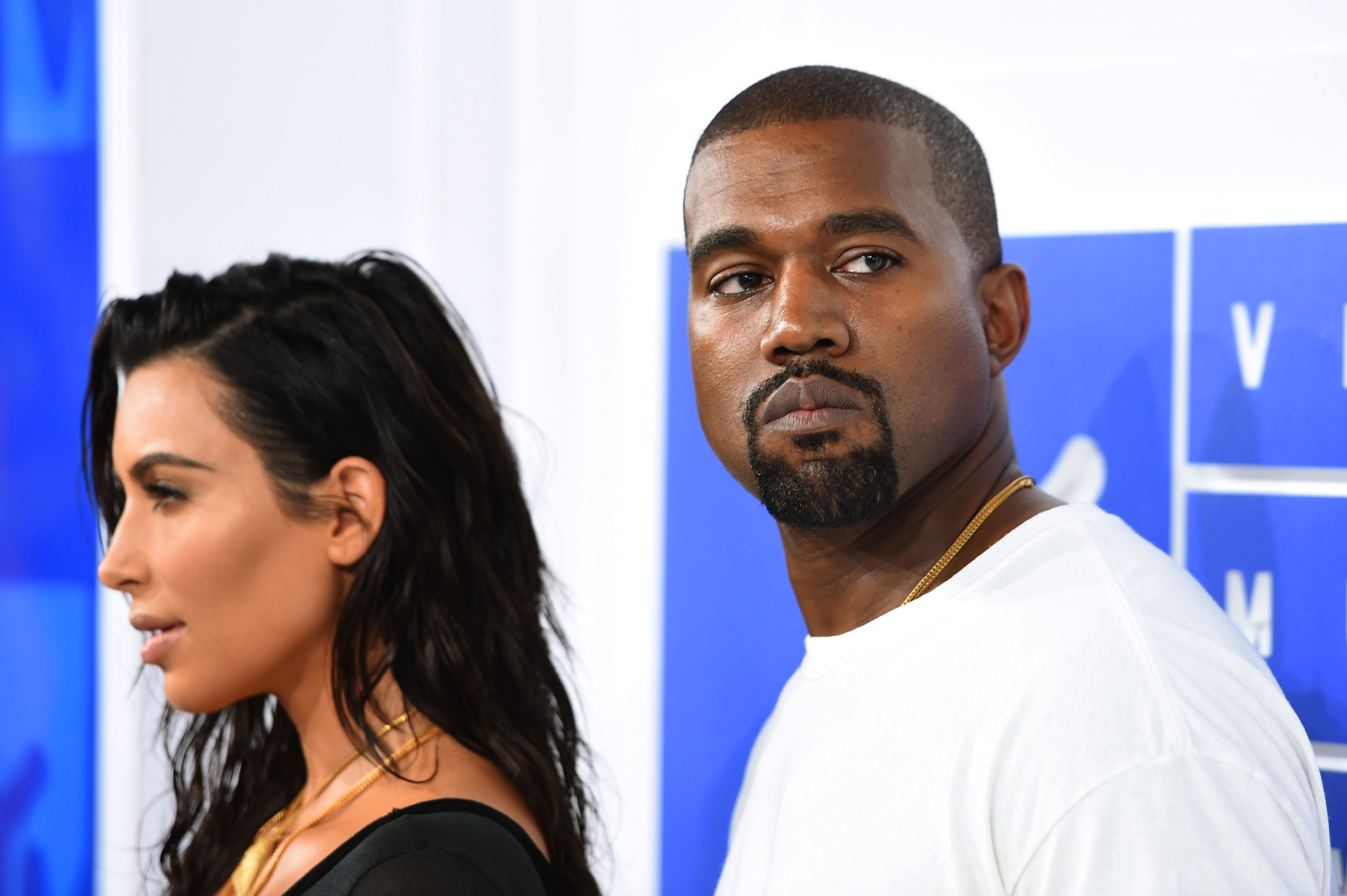 Kardashian Family Feud: Kourtney'S Scandal Takes Center Stage - jk9xlzt