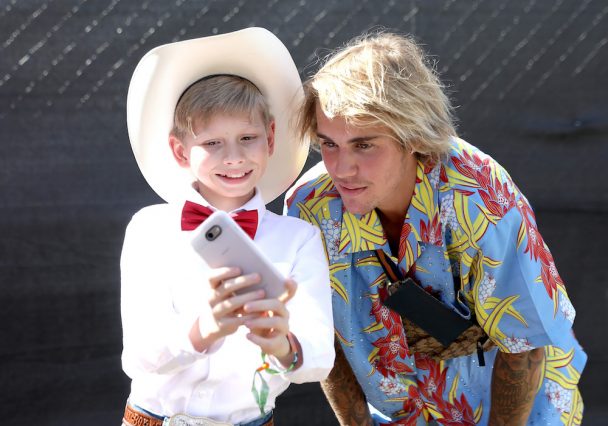 At Coachella Justin Bieber Chills With Yodeling Boy, Punches Man Who Grabbed A Woman’s Throat