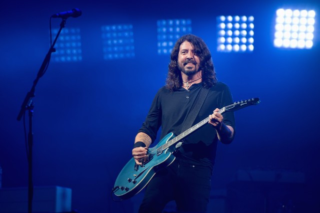 Watch Dave Grohl and daughter perform a stirring Adele cover