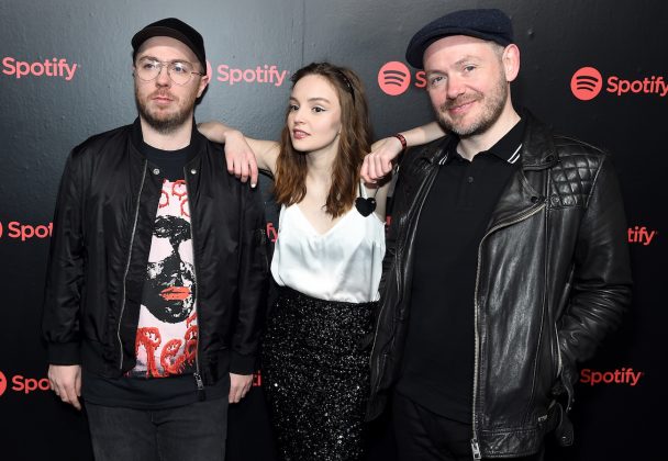 Chvrches - "Stay" (Rihanna Cover)