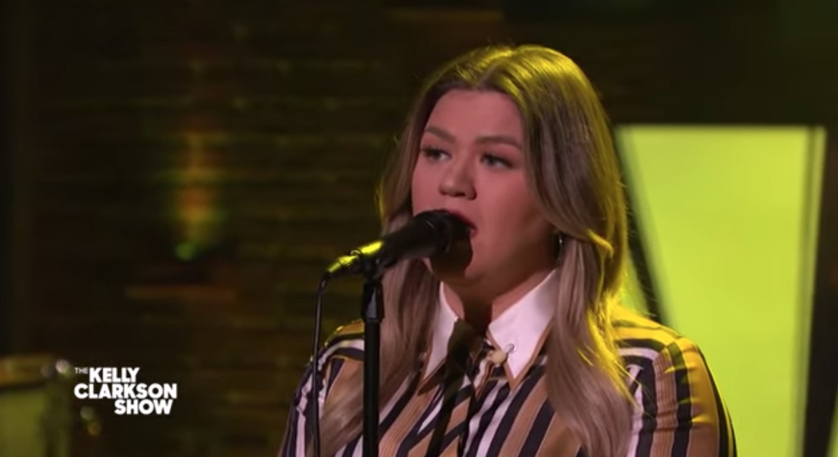 stereogum.com - James Rettig - Watch Kelly Clarkson Cover Everclear's 'Father Of Mine'