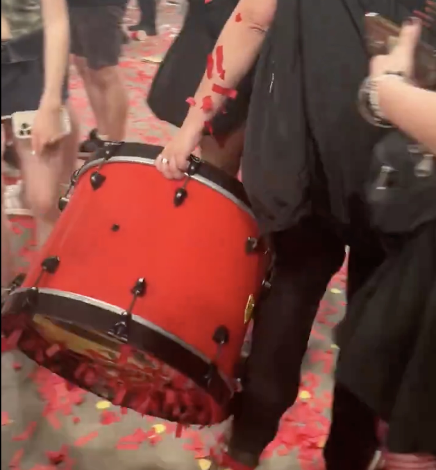 Twenty One Pilots Fan Steals Band’s Drum After Manchester Concert