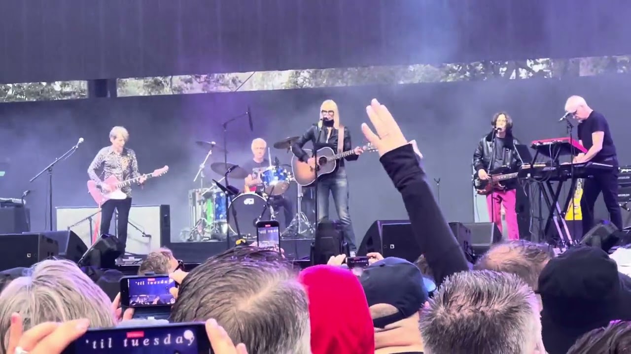 Watch ‘Til Tuesday Reunite For First Show In 33 Years At Cruel World