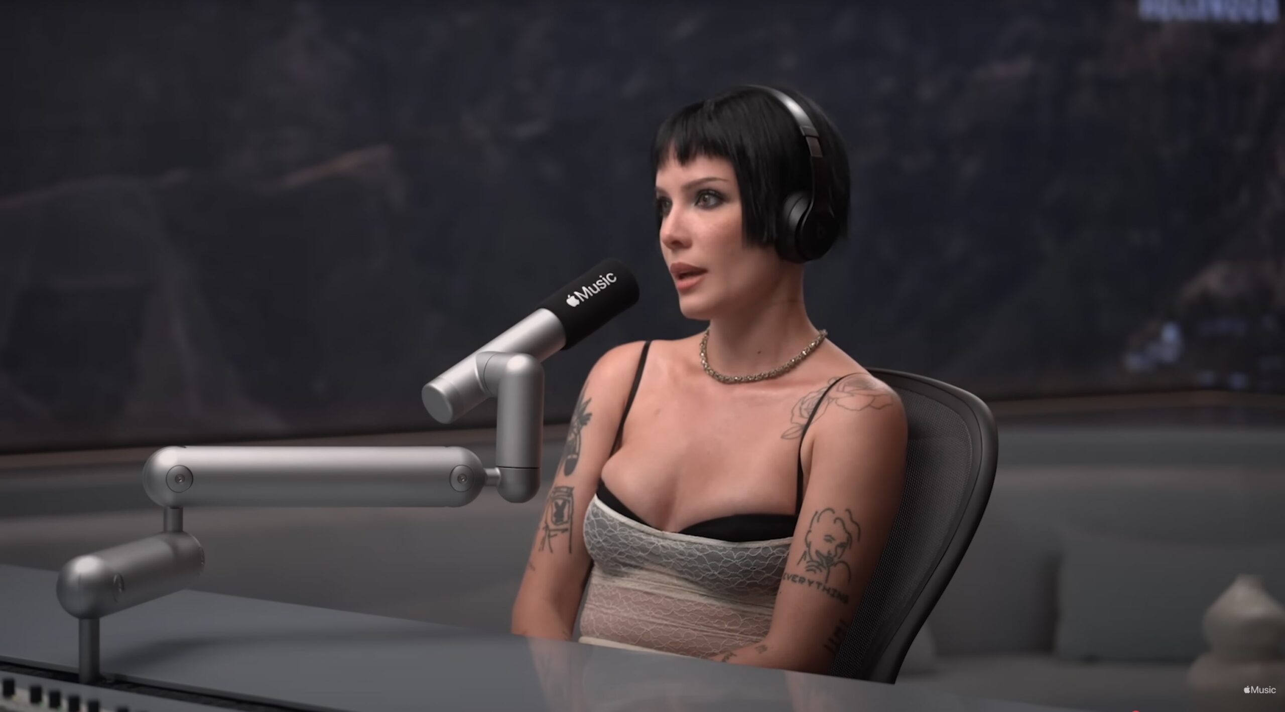 Halsey Says She’s “Not Allowed” To Make An Album Right Now “Because The Great Impersonator Didn’t Perform”